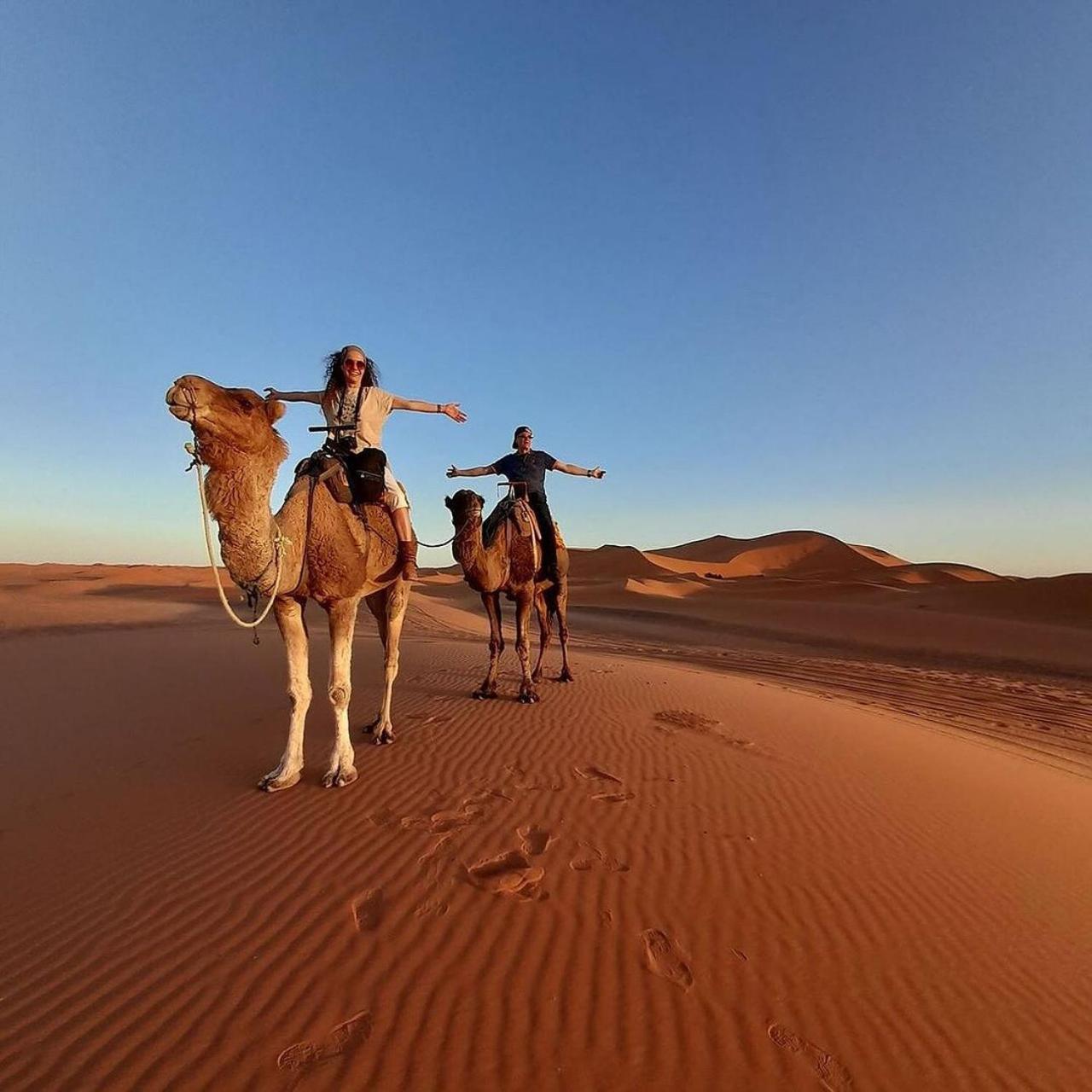 Zahra Luxury Desert Camp เมอร์ซูกา ภายนอก รูปภาพ