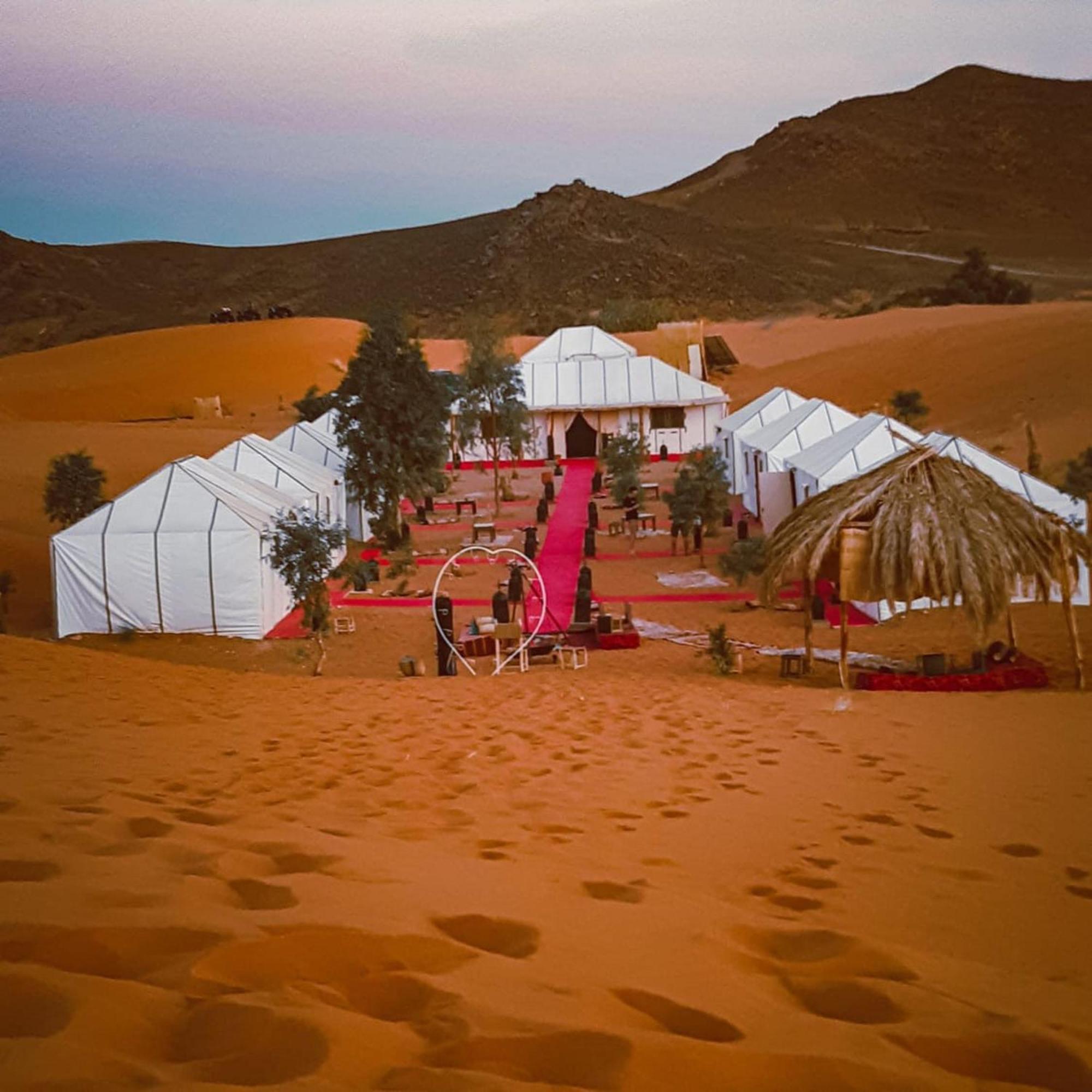 Zahra Luxury Desert Camp เมอร์ซูกา ภายนอก รูปภาพ